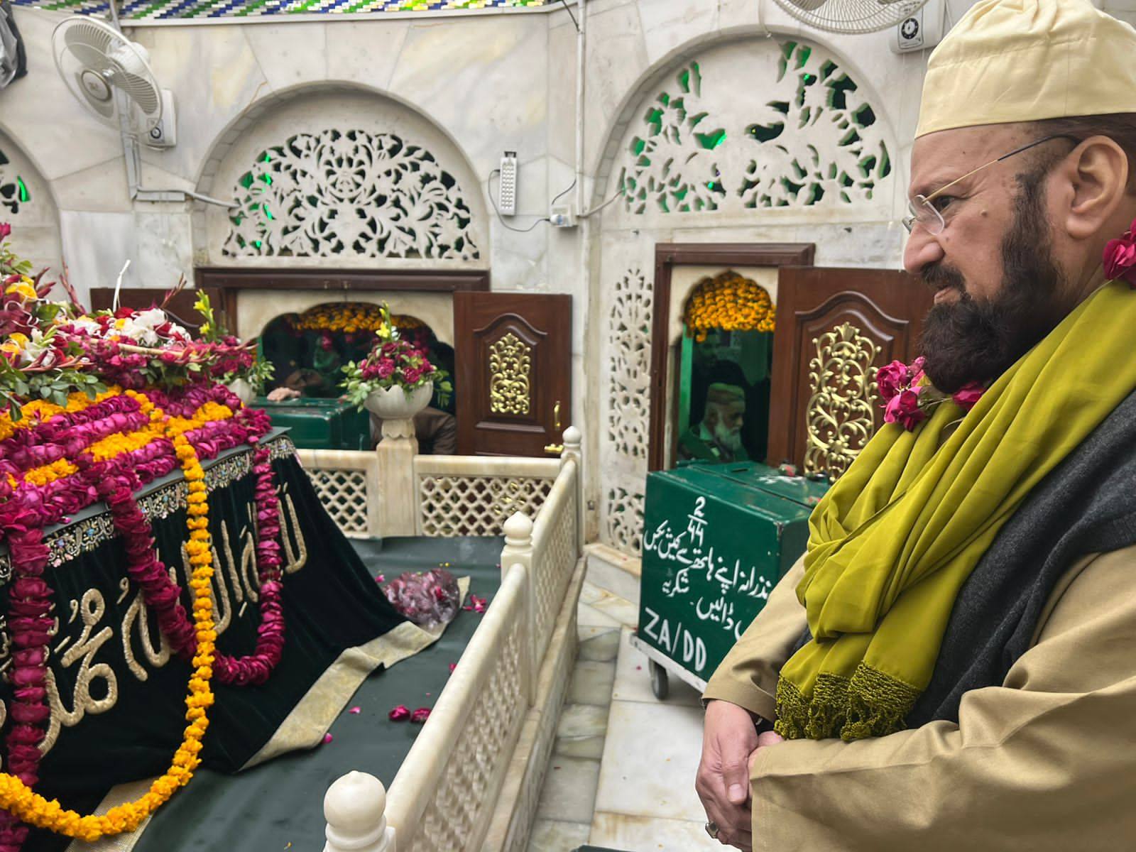 At the sacred Mazaar Shareef of Hazrat Saiyyidinaa Daataa Ganj Bakhsh, Lahore